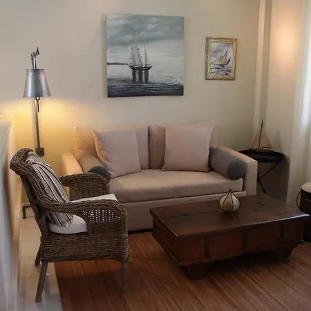 Captain Yiannis Pensión