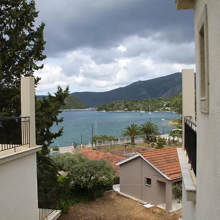 Captain Yiannis Pensión